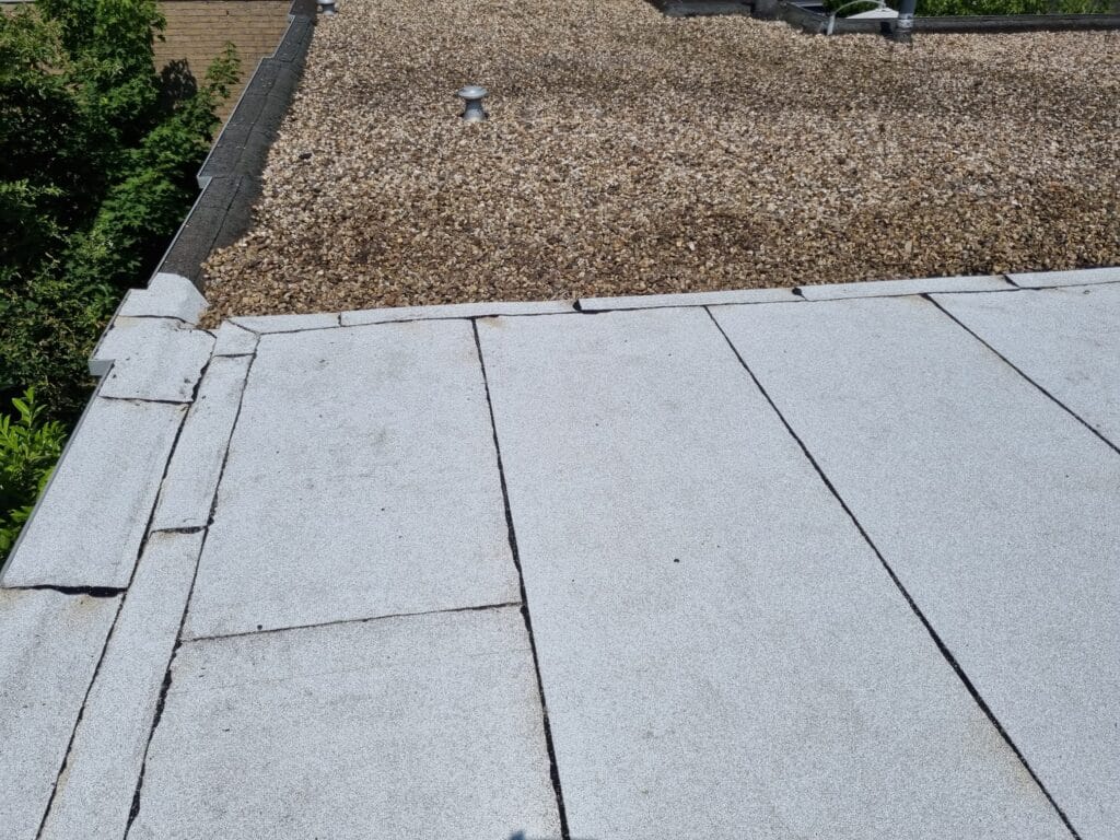 Witte dakbedekking dakdekkersbedrijf